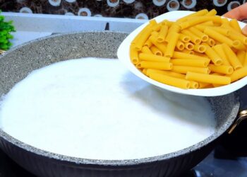 Despeje o macarrão no leite fervente! Pouca gente conhece esse truque! Fácil e delicioso!