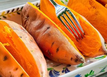 Minha avó me ensinou um novo jeito de cozinhar batata-doce! Você deveria incluí-la mais na sua alimentação!