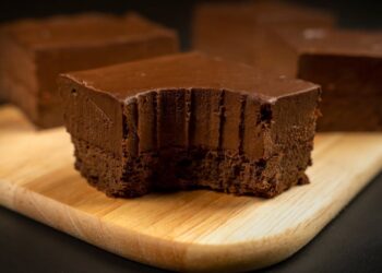 Apenas 3 ingredientes e sem açúcar! Uma loucura de chocolate que você vai querer fazer todo dia!