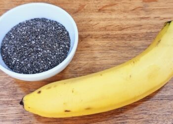 Substitua o pão! Misture banana com chia! Sem glúten, sem lactose, sem ovo e poucos carboidratos!